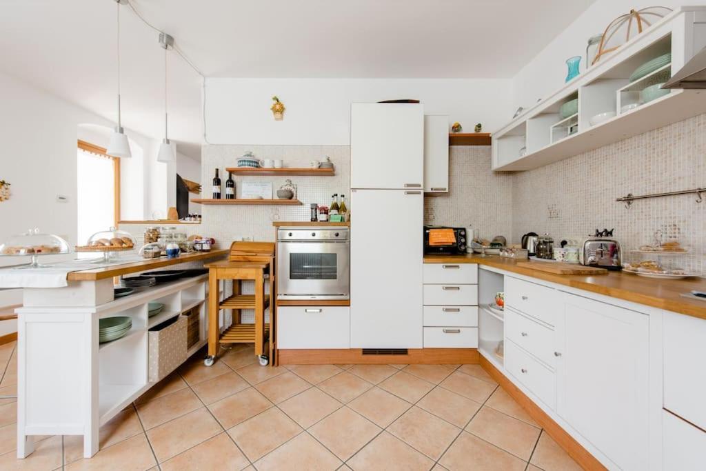 Ca Ulivi Bed & Breakfast Ala Exterior foto